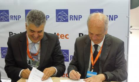 Padtec and RNP sign an agreement on technical cooperation during Futurecom